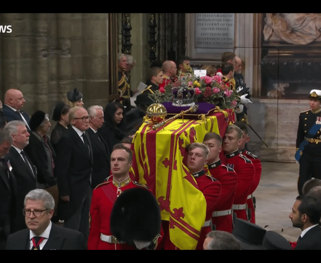 Thousands gather to pay their respects to Queen Elizabeth II