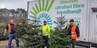 Jurassic Fibre supports Hospiscare with Christmas tree recycle scheme