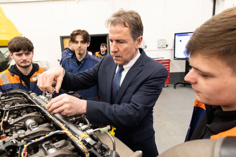 West of England Metro Mayor Dan Norris visits City of Bristol College to meet apprentices. May 2023.