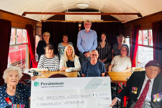 Group receiving the £1,000 cheque from Persimmon Severn Valley