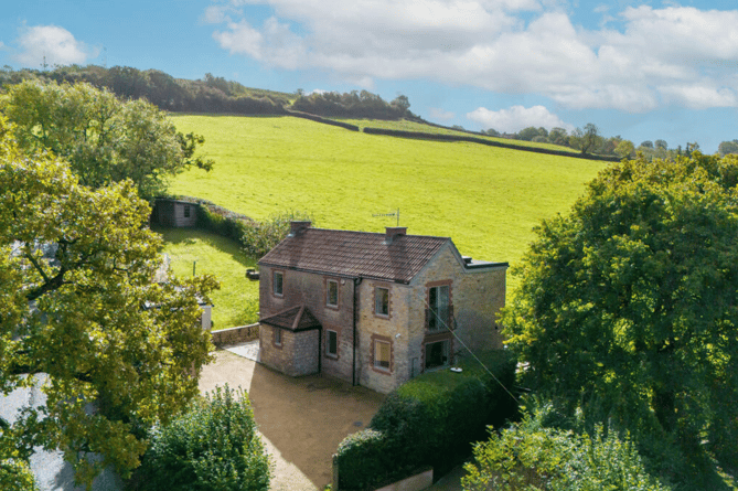 Charming period cottage: Modern comfort and original character near Dundry