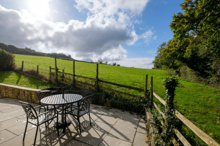 Charming period cottage: Modern comfort and original character near Dundry